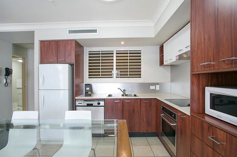 Towers Of Chevron - Private Apartment - Queensland Tourism 3