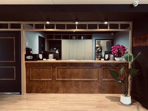 Woodroffe Hotel - QLD Tourism 1