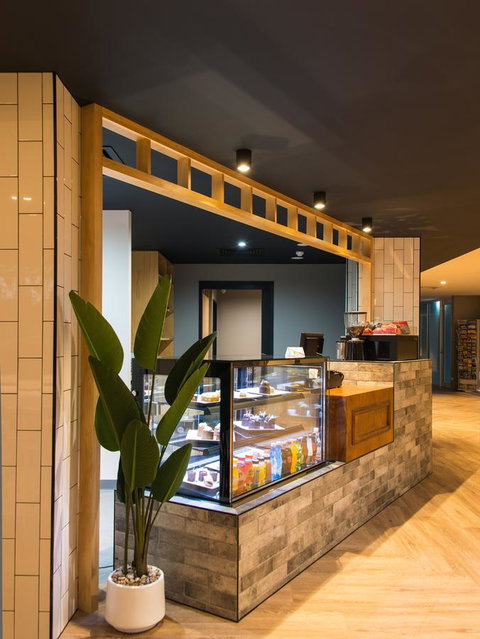 Woodroffe Hotel - QLD Tourism 21