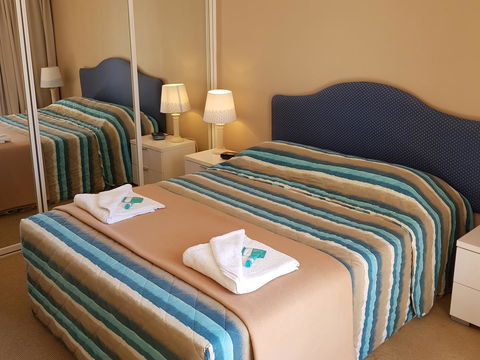 Surfers Beach Resort One - QLD Tourism 24