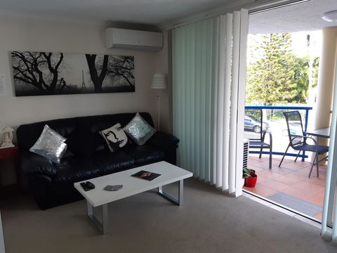 Surfers Beach Resort One - QLD Tourism 2