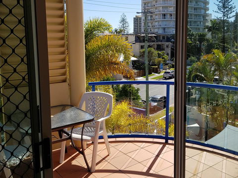Surfers Beach Resort One - QLD Tourism 23