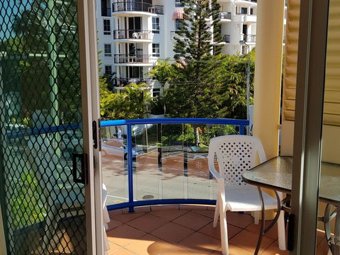 Surfers Beach Resort One - QLD Tourism 25