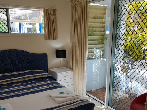 Surfers Beach Resort One - QLD Tourism 15