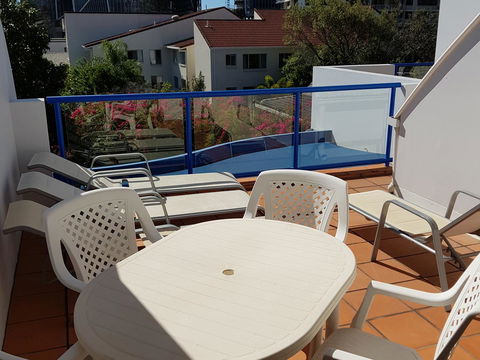 Surfers Beach Resort One - QLD Tourism 21