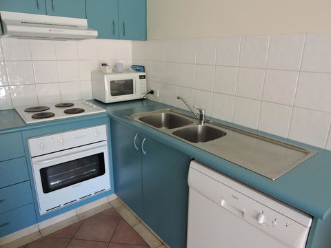 Surfers Beach Resort One - QLD Tourism 43
