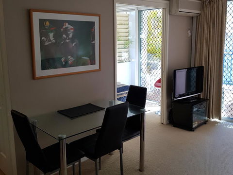 Surfers Beach Resort One - QLD Tourism 19