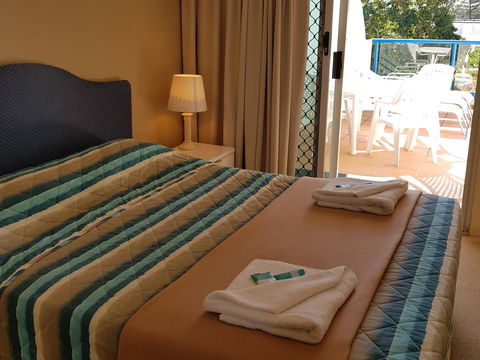 Surfers Beach Resort One - QLD Tourism 22