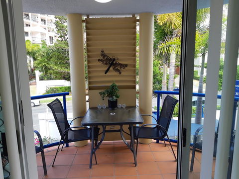 Surfers Beach Resort One - QLD Tourism 5