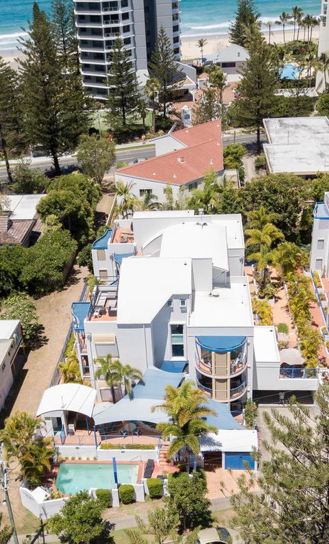 Surfers Beach Resort One - QLD Tourism 33