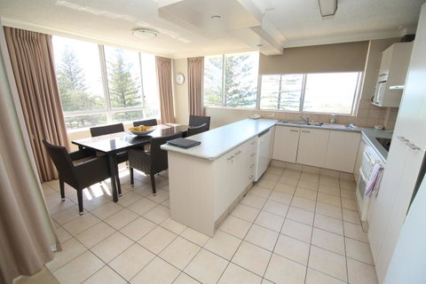 Oceania On Burleigh Beach - QLD Tourism 5
