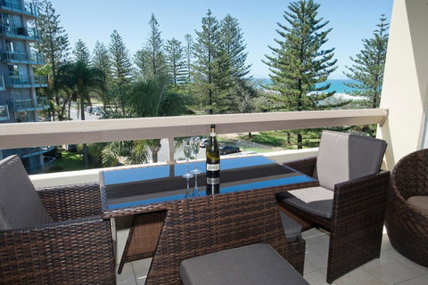 Oceania On Burleigh Beach - QLD Tourism 1