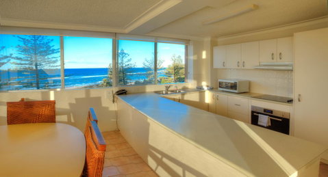 Oceania On Burleigh Beach - QLD Tourism 3