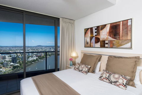 Oaks Brisbane Aurora Suites - QLD Tourism 4