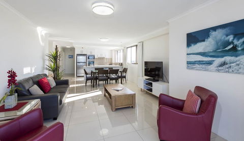 South Pacific Plaza - Official - QLD Tourism 3