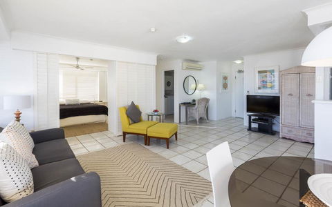South Pacific Plaza - Official - QLD Tourism 25