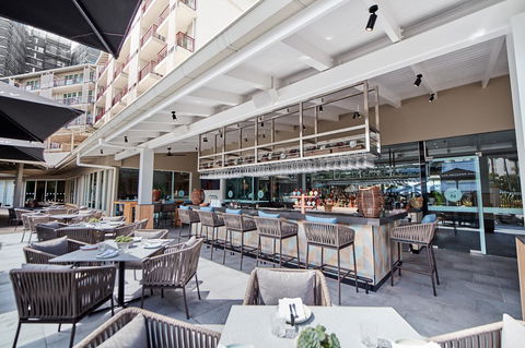 Novotel Cairns Oasis Resort - QLD Tourism 12