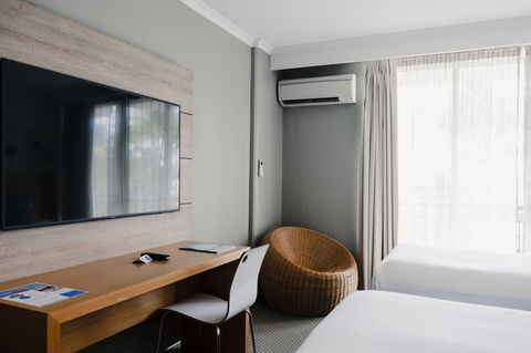 Novotel Cairns Oasis Resort - QLD Tourism 26