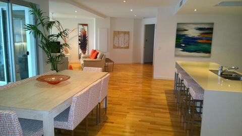 Coral Cove Apartments - QLD Tourism 4