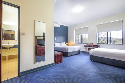 Nightcap At Atherton Hotel - Queensland Tourism 2