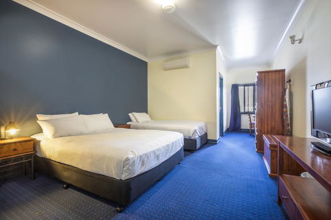 Nightcap At Atherton Hotel - Queensland Tourism 14