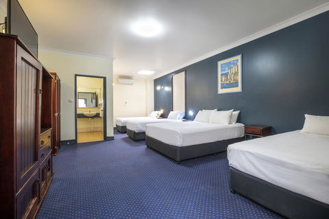 Nightcap At Atherton Hotel - Queensland Tourism 0
