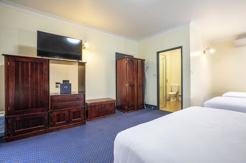 Nightcap At Atherton Hotel - Queensland Tourism 15
