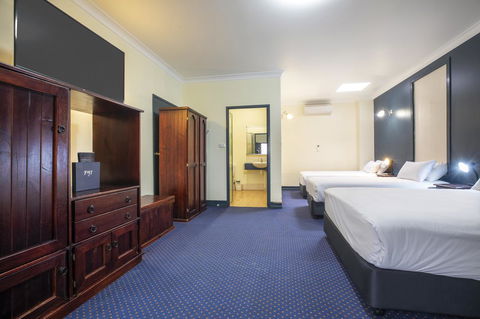 Nightcap At Atherton Hotel - Queensland Tourism 16