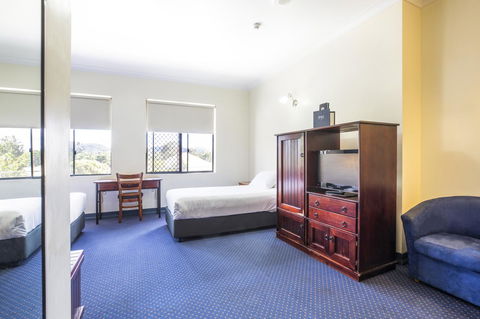 Nightcap At Atherton Hotel - Queensland Tourism 1