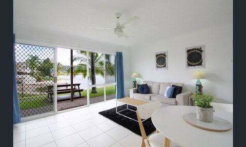 Bay Of Palms - Queensland Tourism 1