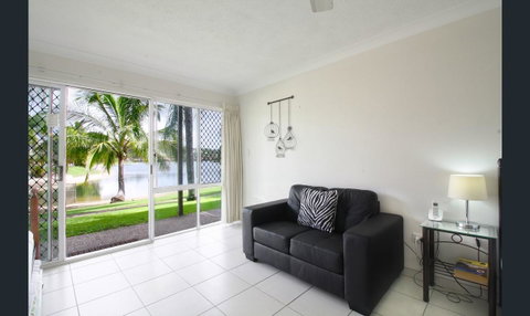Bay Of Palms - Queensland Tourism 2
