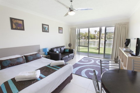Bay Of Palms - Queensland Tourism 39