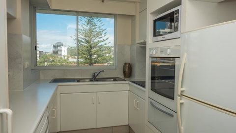 2nd Avenue Beachside Apartments - QLD Tourism 10