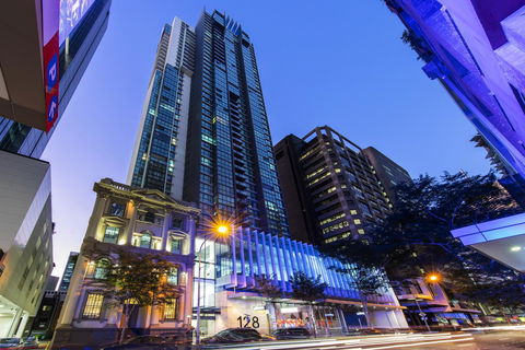 Oaks Brisbane On Charlotte Suites - QLD Tourism 0