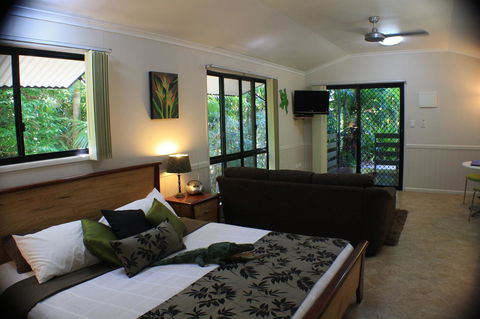 Boutique Bungalows - QLD Tourism 42