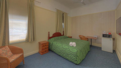 The Park Motel - QLD Tourism 1