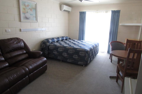 The Park Motel - QLD Tourism 4