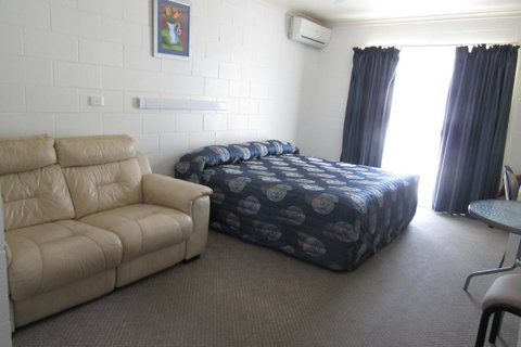 The Park Motel - QLD Tourism 3