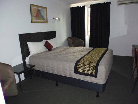 Burke & Wills Motor Inn - Queensland Tourism 5