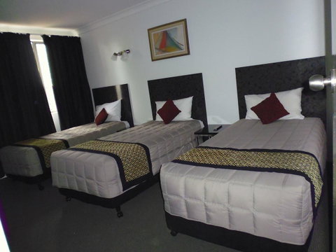 Burke & Wills Motor Inn - Queensland Tourism 4