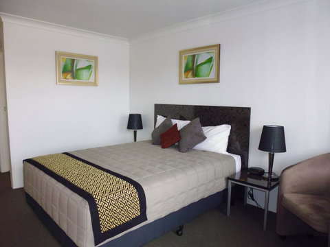 Burke & Wills Motor Inn - Queensland Tourism 1