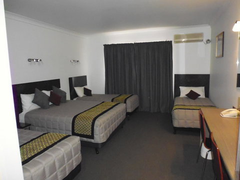 Burke & Wills Motor Inn - Queensland Tourism 26