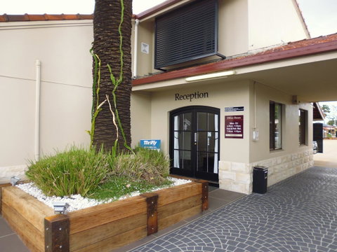 Burke & Wills Motor Inn - Queensland Tourism 0