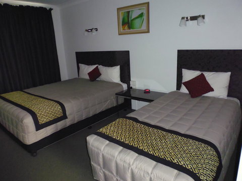 Burke & Wills Motor Inn - Queensland Tourism 18