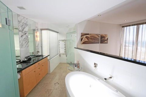 Oceans Mooloolaba - Queensland Tourism 2