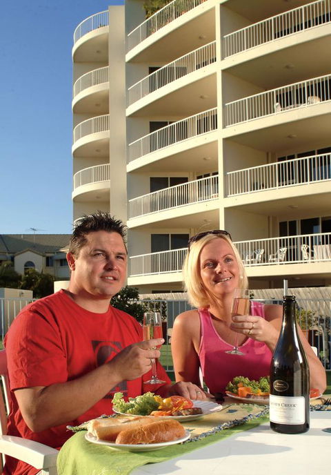 Fairways Golf & Beach Retreat Bribie Island - QLD Tourism 11