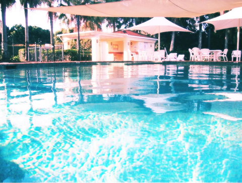 Waterfront Resort Villa With Buggy - QLD Tourism 0