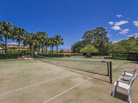 Waterfront Resort Villa With Buggy - QLD Tourism 18