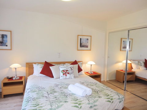 Waterfront Resort Villa With Buggy - QLD Tourism 14