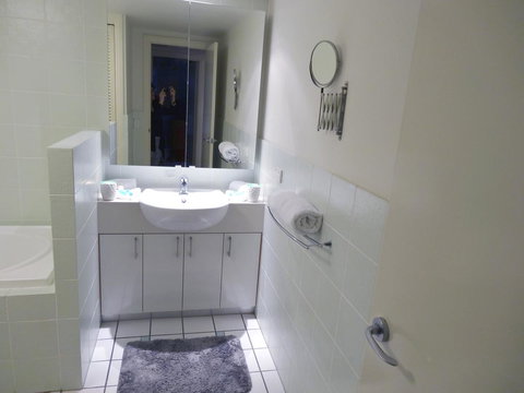 Waterfront Resort Villa With Buggy - QLD Tourism 13